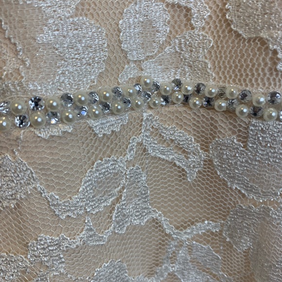 White Lace over cream under slip. City Triangles plus Size 18. Like new.Elegant - Picture 8 of 11